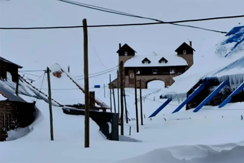 La nevada histórica dejó impactantes postales y cubrió la cordillera mendocina con nieve récord