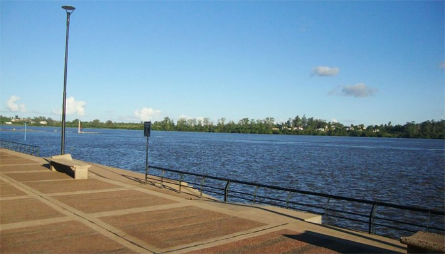 Costanera: el río permanece estable y continúan las medidas preventivas ante futuras crecientes