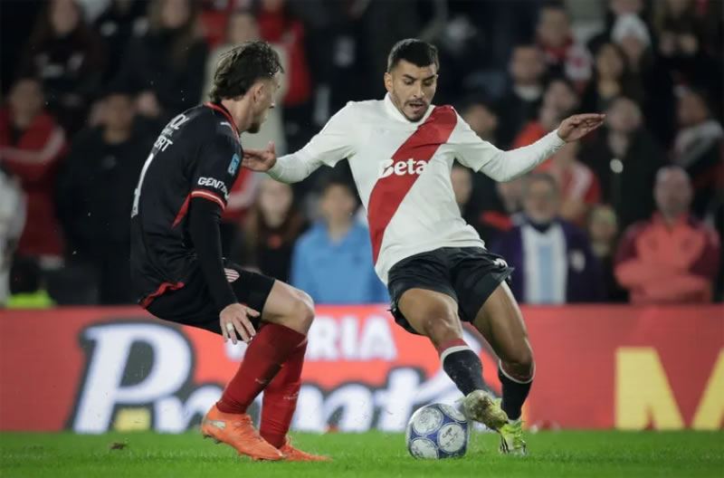 Pese al debut de Otamendi y Correa, River cayó 1-0 ante Barracas Central