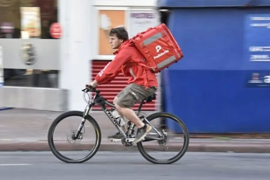 Advierten que más trabajadores de aplicaciones de delivery se endeudan para seguir trabajando