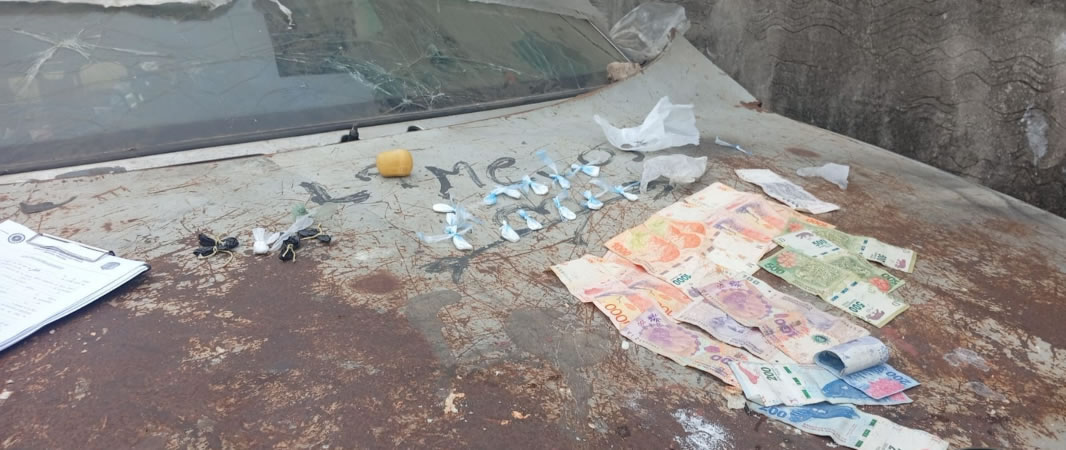 Operativo de saturación: secuestran 19 envoltorios de cocaína y detienen a tres hombres