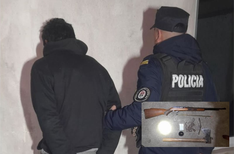 Allanaron una vivienda por el robo en un local de venta de leña y secuestraron un arma de fuego