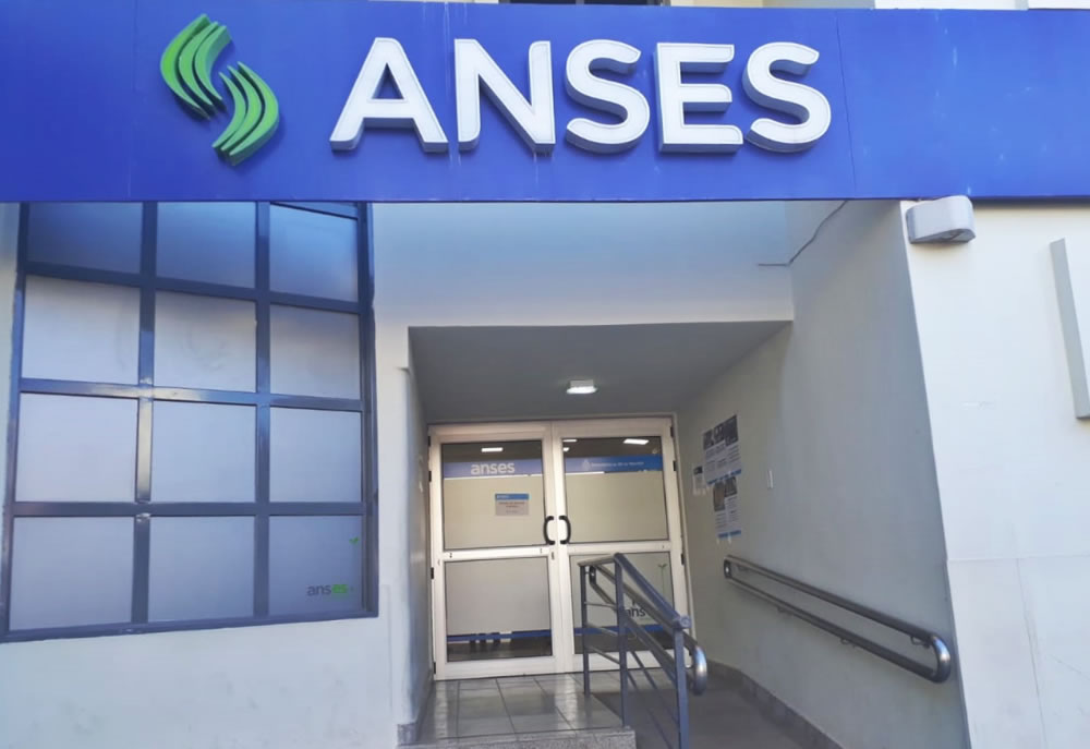Retroceso de Anses en la provincia: Hay menos agentes, más juicios sin resolver y un derrumbe del 79% en las becas “Progresar”