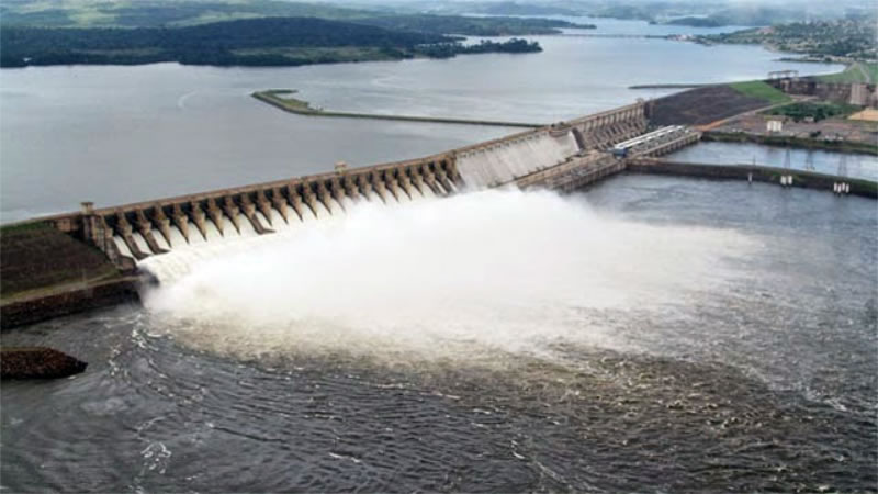 La represa brasileña Foz do Chapecó abrió de urgencia sus compuertas