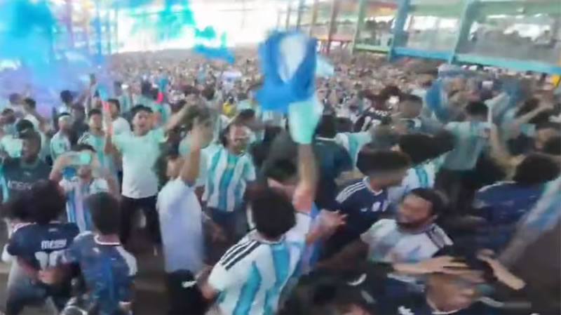 Hermanos bangladesís: Bangladesh festeja el triunfo de la Selección Argentina