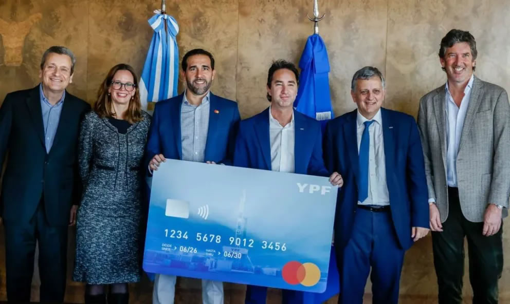 Acuerdo histórico: YPF y MasterCard se unen para lanzar una tarjeta prepaga