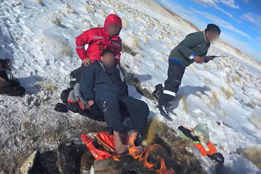 Rescataron con vida a cuatro mineros que estuvieron tres noches atrapados por la nieve