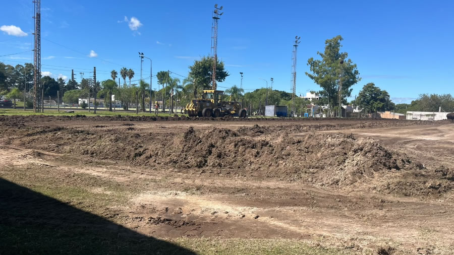 El Club Salto Grande entra en la etapa final de la construcción de su cancha de césped sintético