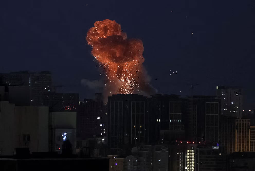 Rusia lanzó un nuevo ataque masivo con drones y misiles sobre Kiev en vísperas de la cumbre de la OTAN