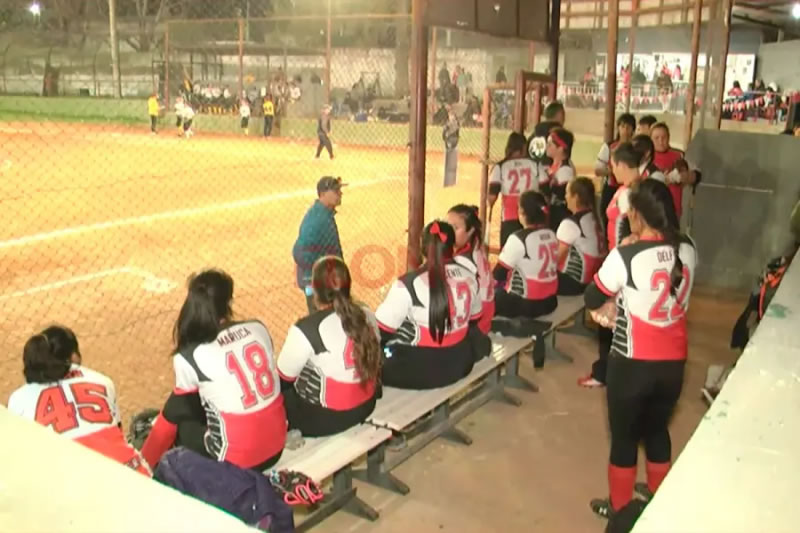 Torneo Entrerriano de sóftbol lento femenino +35: nueve equipos compiten en Paraná