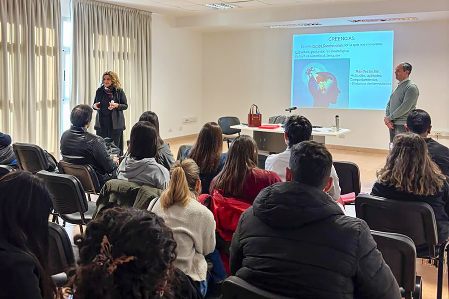 Cucaier capacitó a más de 300 trabajadores de salud en comunicación de situaciones críticas