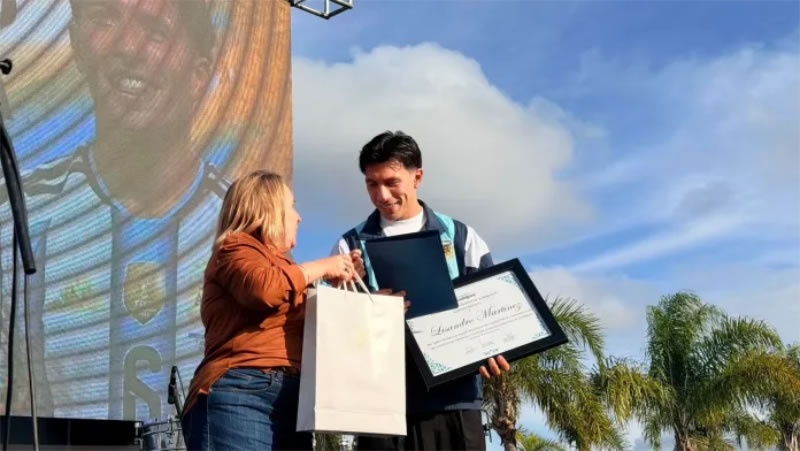 Lisandro Martínez recibió el cariño de una multitud en Gualeguay: «Es un orgullo enorme representar a mi ciudad»