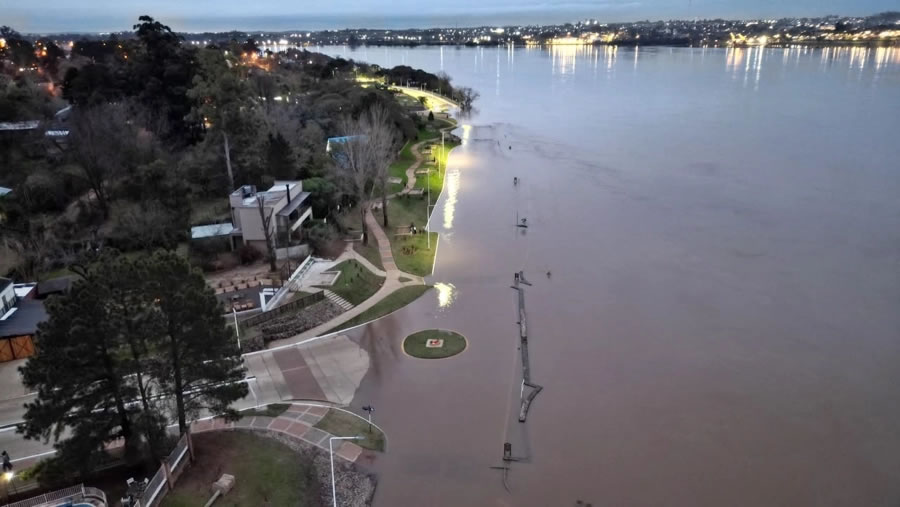 La creciente del río Uruguay afectó la Costanera Nébel de Concordia