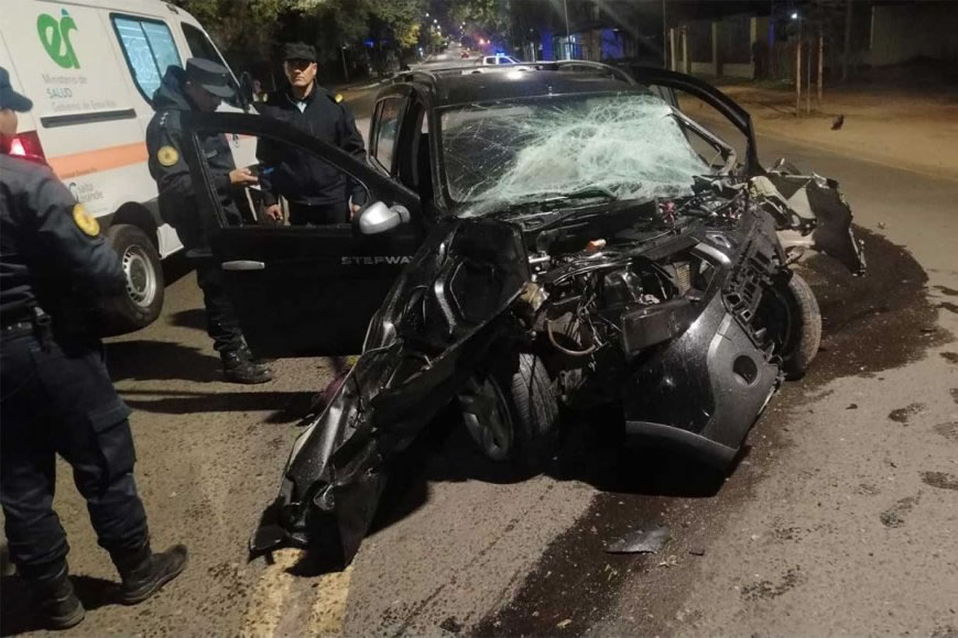 Permanece internado el joven que protagonizó un violento choque sobre avenida Eva Perón
