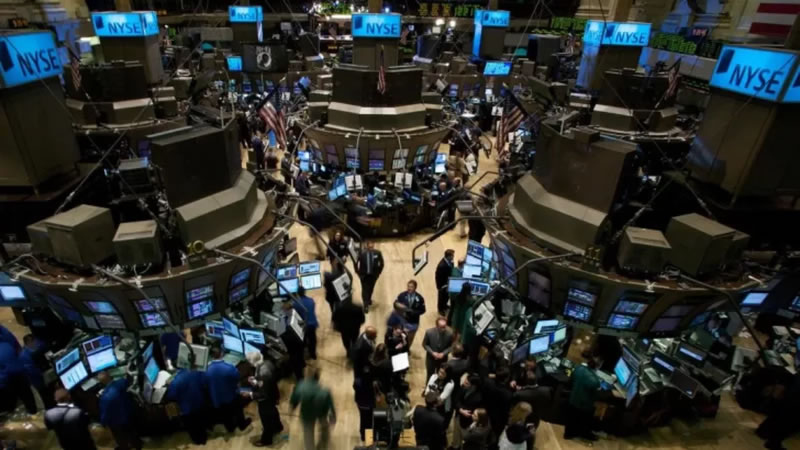 El riesgo país se aproxima a los 400 puntos y la Argentina queda cerca de poder volver al mercado internacional