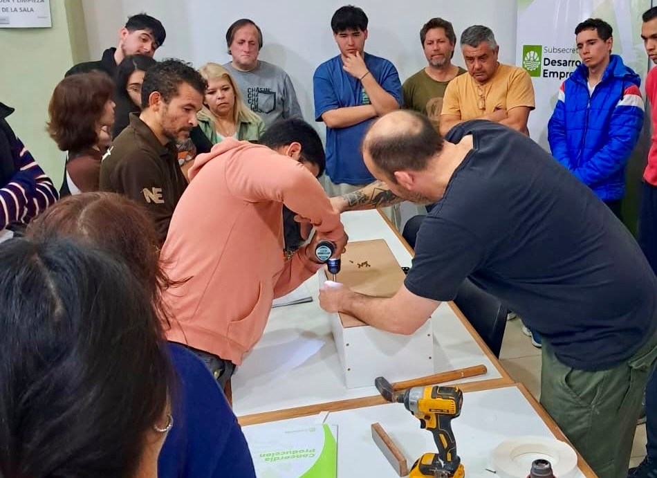 Se realizó una nueva capacitación en armado de muebles de tablero
