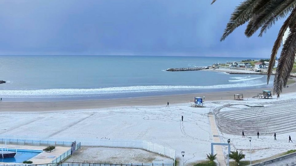 Videos: el frío polar hizo nevar en Mar del Plata