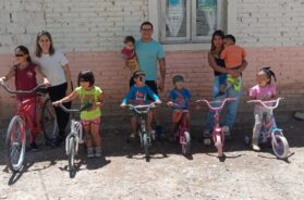chicos-de-todas-las-edades-recibieron-sus-primeras-bicicletas-foto-instagram-robandosonrisasargentina-22N4XWCVPJG6LL2UFQMEKPUFKE