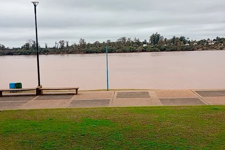 Comerciantes de la Costanera piden previsibilidad ante una posible creciente del río Uruguay