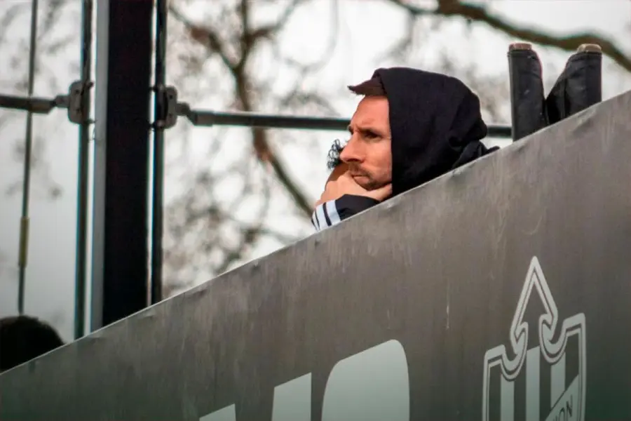Primera aparición pública de Messi tras la final del Mundial: fue a ver un partido de Primera C