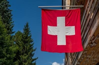 ¿Por qué la bandera de Suiza el cuadrada y no rectangular?