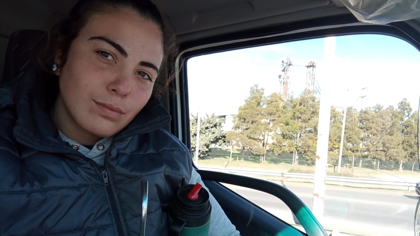 Tiene 24 años, es camionera y se irá 26 días de su casa para lograr el sueño de su vida: “Quiero darles una casa a mis hijos”