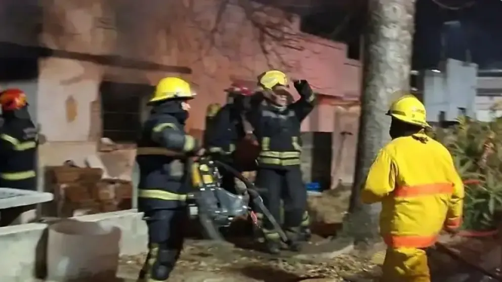 Un hombre murió de un paro cardíaco tras el dramático incendio de su vivienda