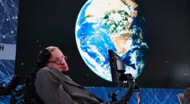stephen-hawking-hablaba-desde-hace-mas-de-10-anos-sobre-la-preocupacion-del-avance-de-la-ia-foto-afp-KDZQUJBNXMMLG5BZ45HLTJKKVI