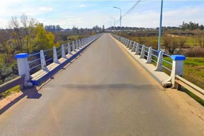 Policías contuvieron a una mujer que se encontraba en crisis sobre la baranda del puente Alvear