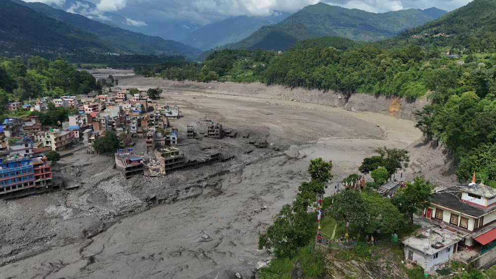Alud e inundaciones en el Himalaya: Reportan al menos 160 muertos y cientos de desaparecidos