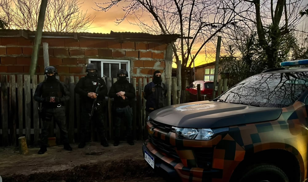 Tres allanamientos por narcomenudeo en Colonia Ayuí: dos detenidos y secuestro de cocaína