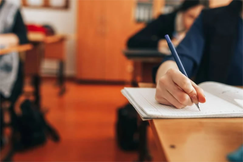 Suecia, Finlandia, Noruega, Francia, Italia y Dinamarca vuelven a los libros y la escritura para reducir el tiempo frente a las pantallas
