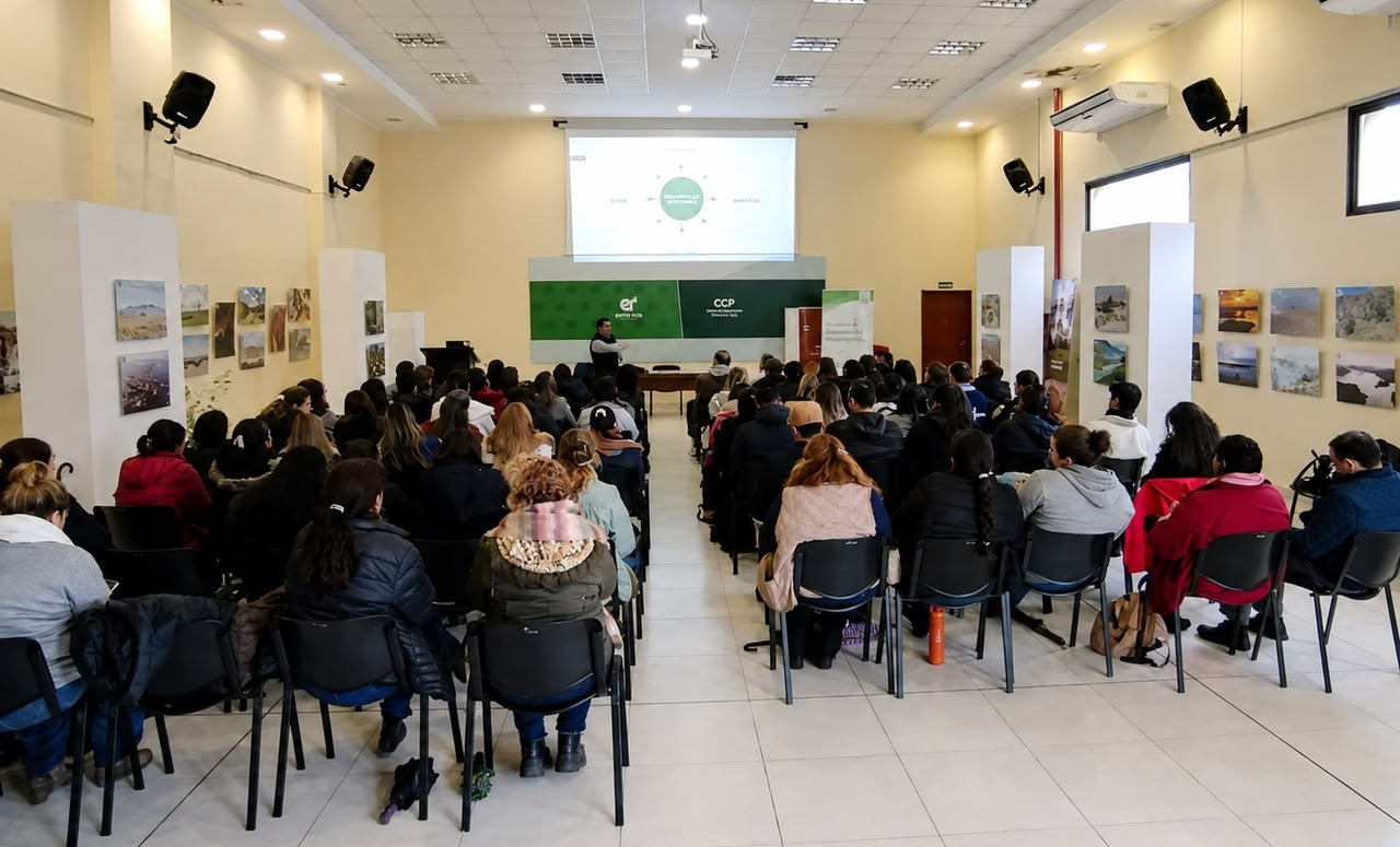 Más de un centenar de docentes participan de la capacitación “El aula en la huerta”