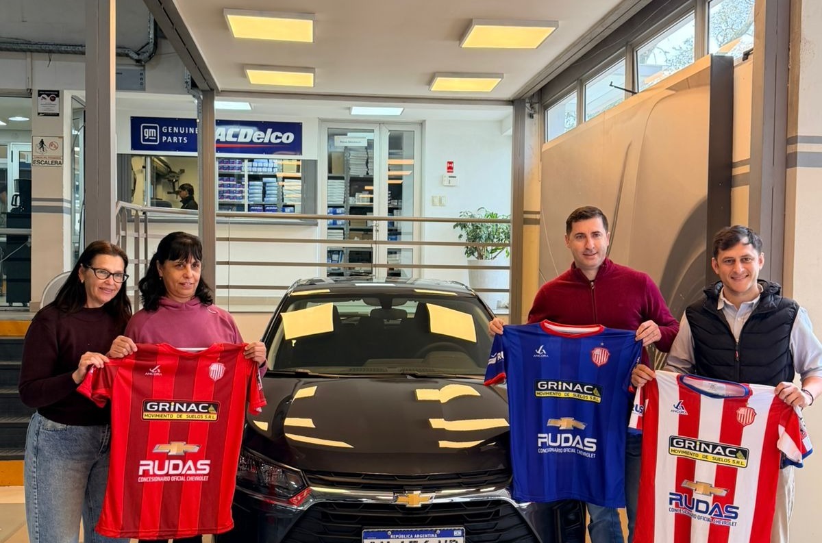 El Club Libertad hizo entrega del Auto 0KM sorteado en su Bono Contribución