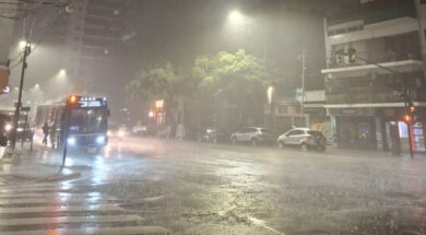 diluvia-en-buenos-aires-hasta-que-hora-habra-tormentas-en-el-amba-4ZME433KGRB53OYDKYLW2BRNI4