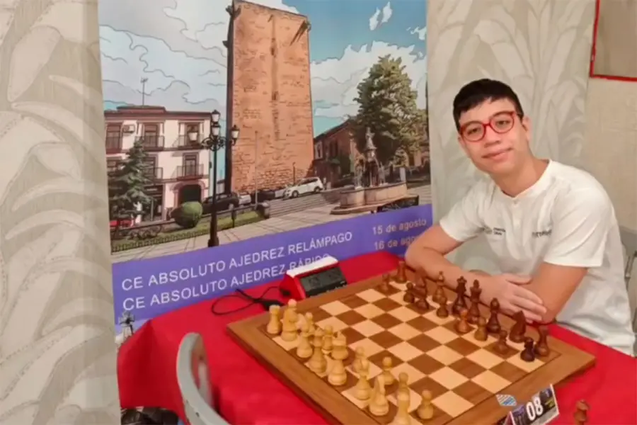 Faustino Oro volvió a hacer historia: le ganó una partida a Magnus Carlsen