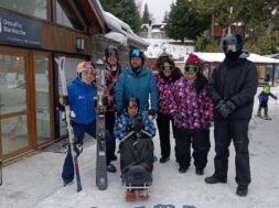 facundo-su-familia-y-el-equipo-que-hizo-posible-que-pudiera-disfrutar-de-la-montana-foto-gentileza-julieta-mama-de-facundo-MYEXKZSXJFG7VFI6HLHBZNHFVE