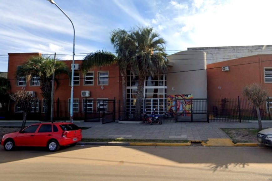 Suspendieron las clases en la ex Comercio 2 por filtraciones en el edificio