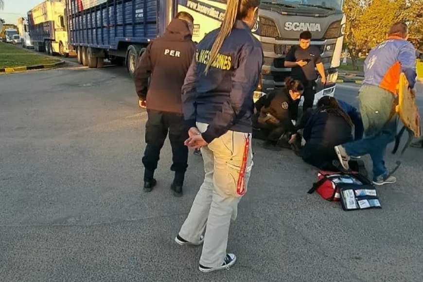 Hospitalizaron a adolescente que fue atropellada por un camión