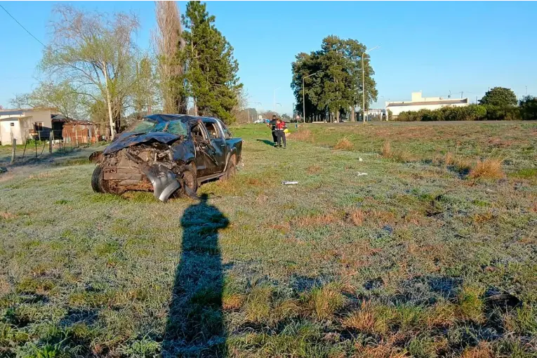 Un exfutbolista entrerriano murió tras volcar con su camioneta en Gualeguaychú