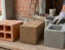 que-ladrillo-conviene-mas-para-construir-una-casa-ceramico-hueco-de-suelo-cemento-o-bloque-de-hormigon-imagen-ilustrativa-generada-con-ia-QWKEZ2HHGZD6VKC2LUBNXGFURU