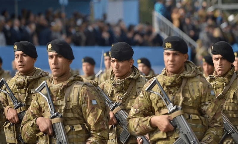 El Gobierno destinará más de $50.000 millones mensuales a la recomposición salarial de las Fuerzas de Seguridad y las Fuerzas Armadas