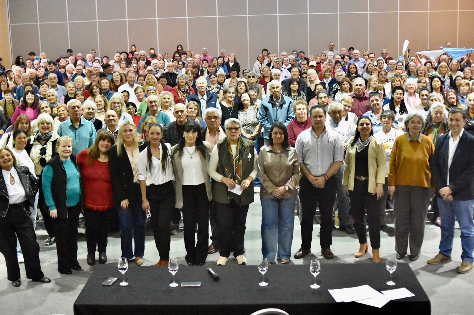 Más de 400 adultos mayores participaron de la tercera edición de “No me sueltes la mano”