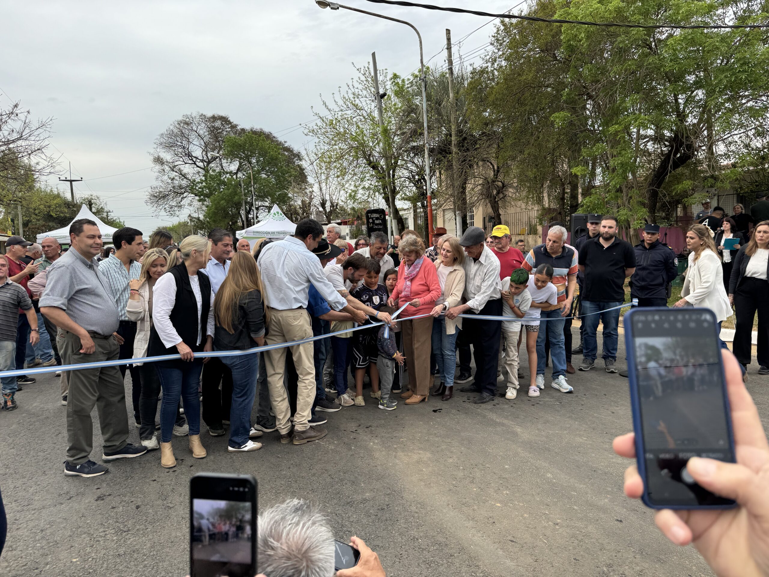 Habilitaron el nuevo pavimento en las calles La Pampa y J.J. Valle tras 16 años de reclamos vecinales