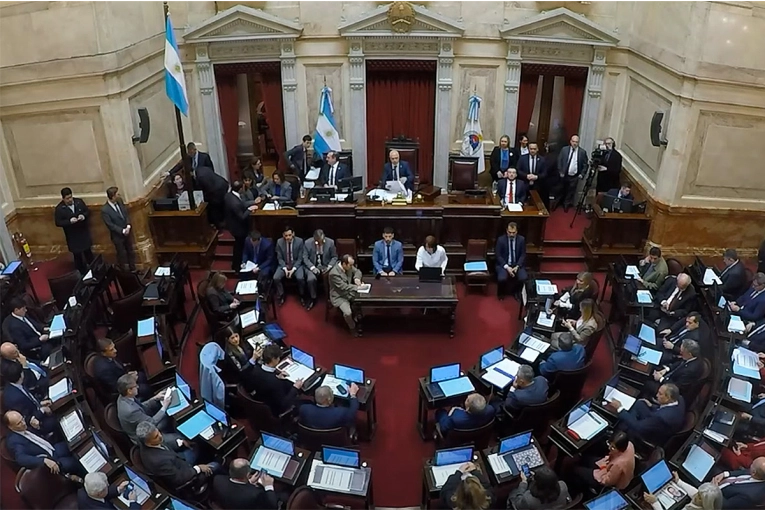 Los senadores pasarán a cobrar más de $13 millones a fin de año tras un nuevo aumento salarial