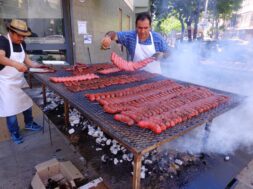 asado-parrillas-choripan-chorizos-recetas-salsa-criolla-locosxlaparrilla-3