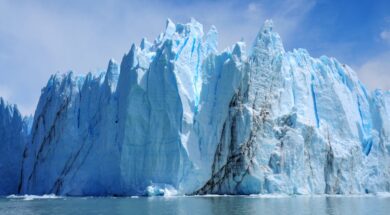 cuatro-estudiantes-cubrieron-200-m2-de-un-glaciar-con-lana-por-3-meses-redujeron-el-deshielo-en-mas-de-un-50-foto-adobe-stock-2XMSBUY66FABZESMNMIZVSFXRA